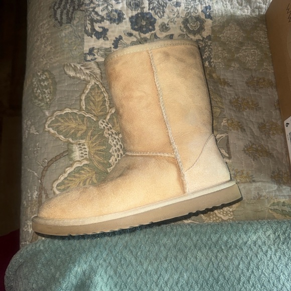 Like New! Authentic Women's UGG Classic Short Boots - Sand, Size 6" - Picture 8 of 8